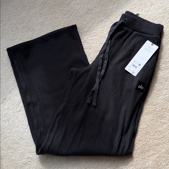 ALO Yoga Black Ribbed Muse Wide Leg Pant - Picture 6 of 6